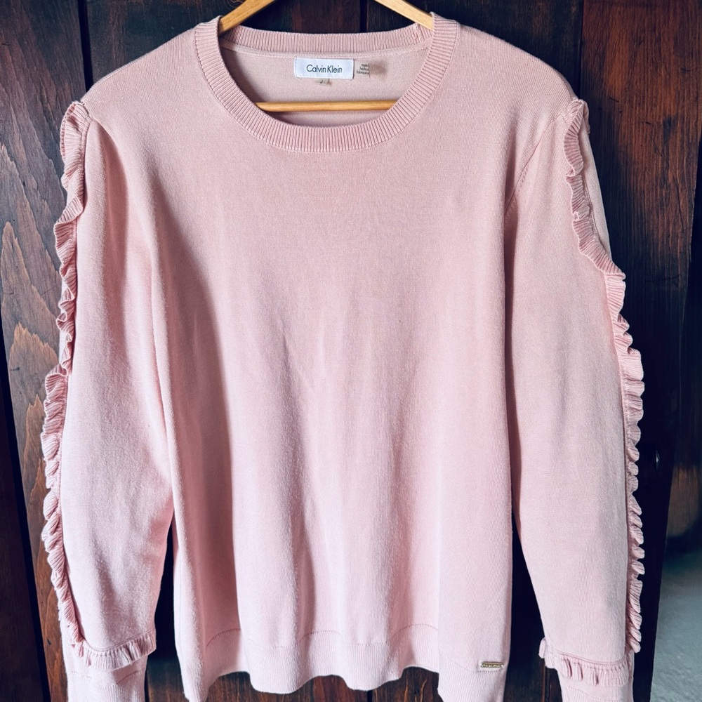 Calvin Klein—EUC LG Blush Pink Ruffle Sleeve Knit Pullover